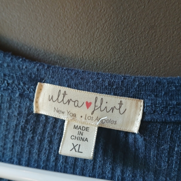 ULTRA FLIRT WOMEN'S XL BLUE LONG SLEEVE TOP - Picture 2 of 3